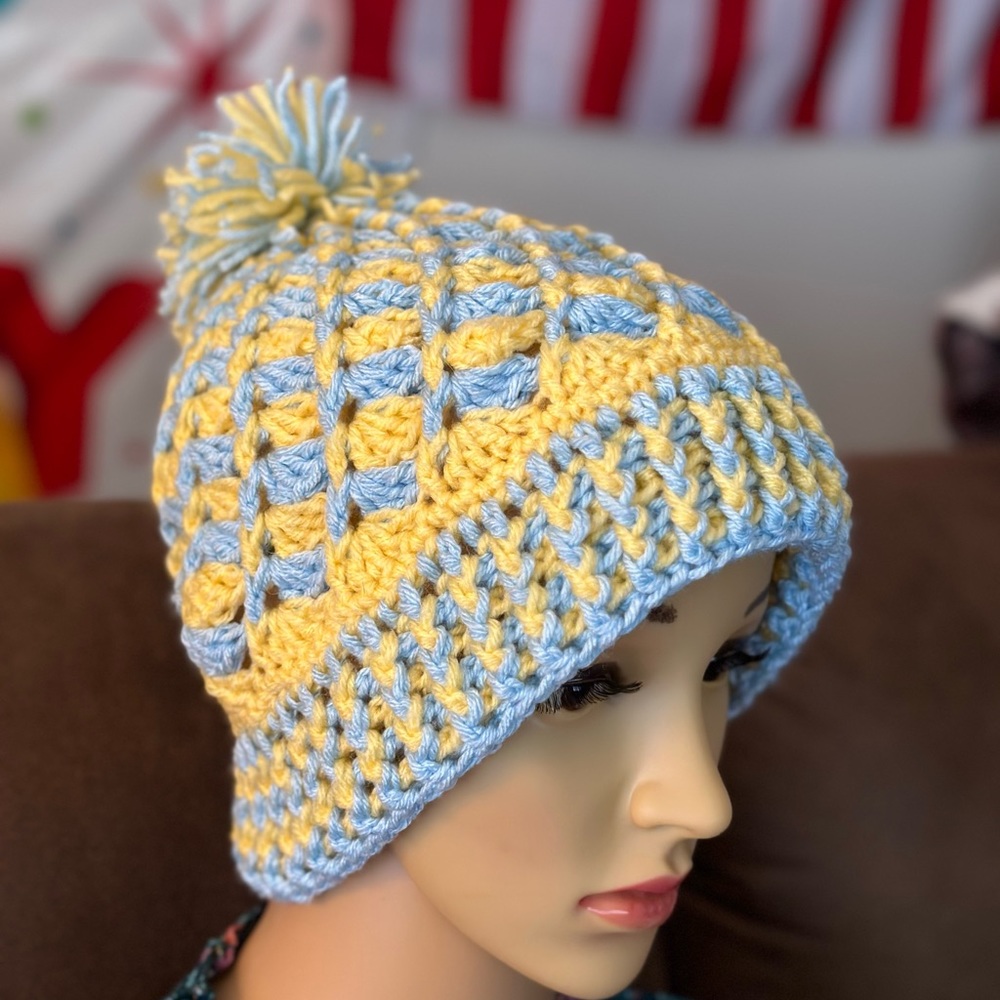 Crochet Beanie 🩵💛NWOT